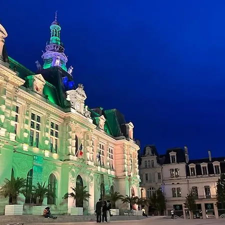 Apartment Equipe Au Coeur De Poitiers